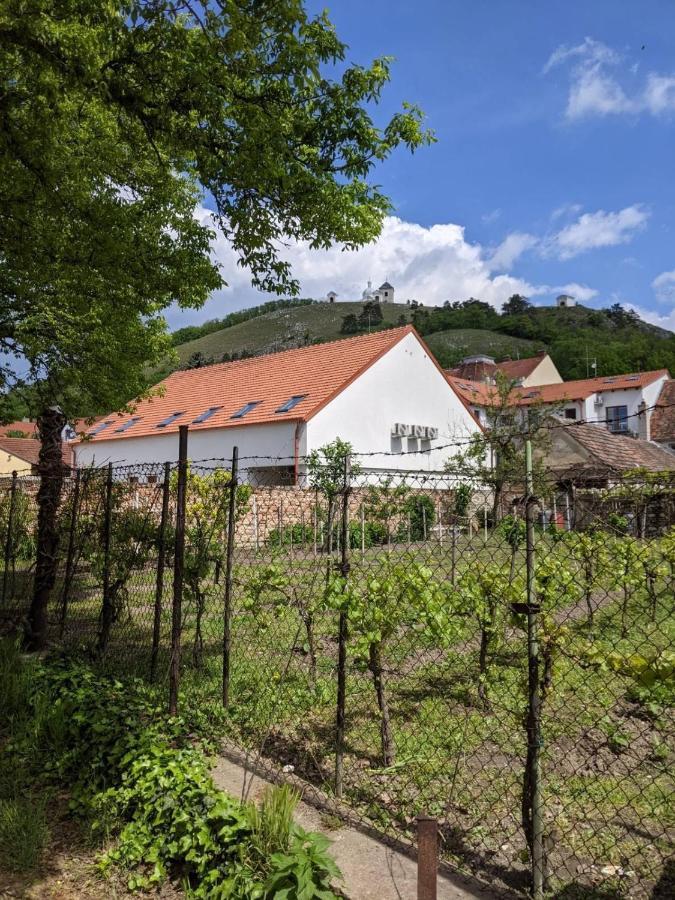 Rv Apartman Mikulov Bagian luar foto