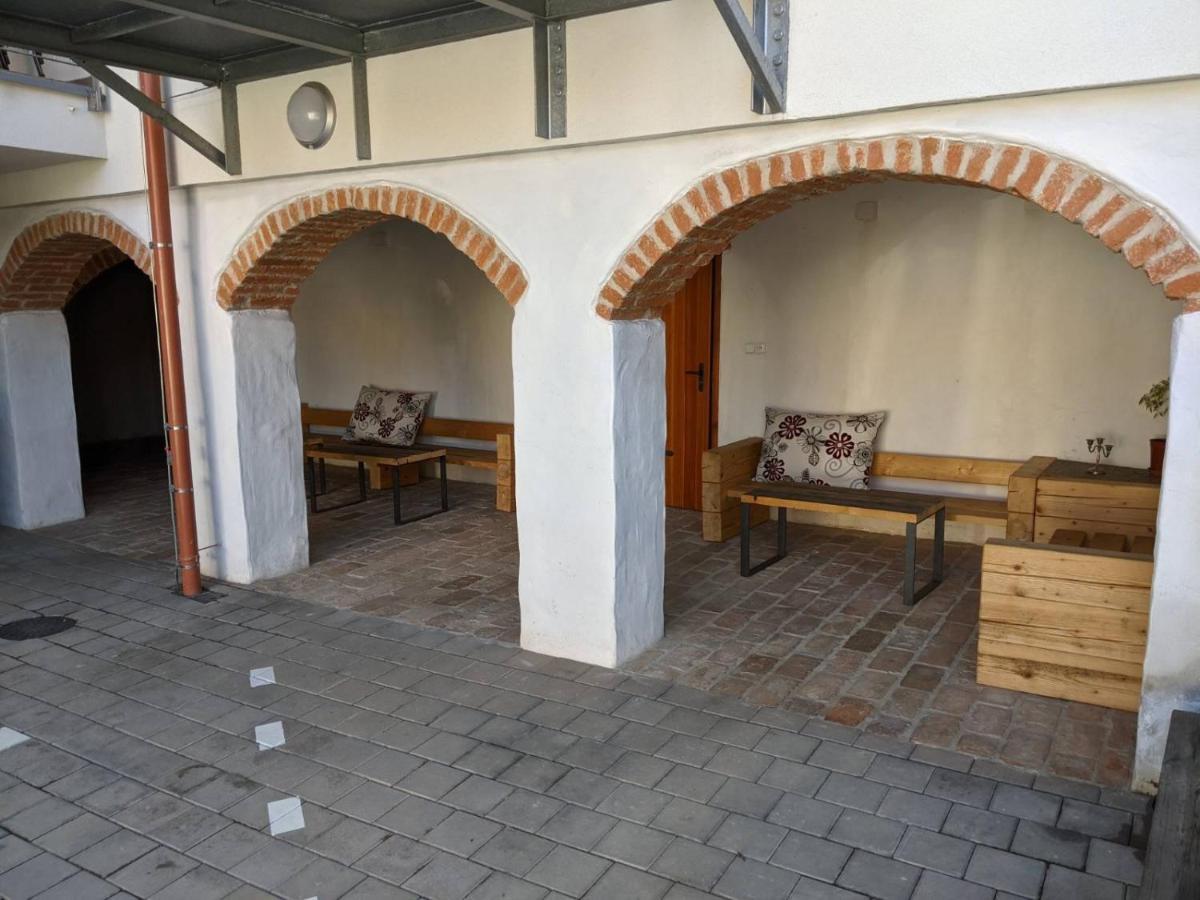 Rv Apartman Mikulov Bagian luar foto