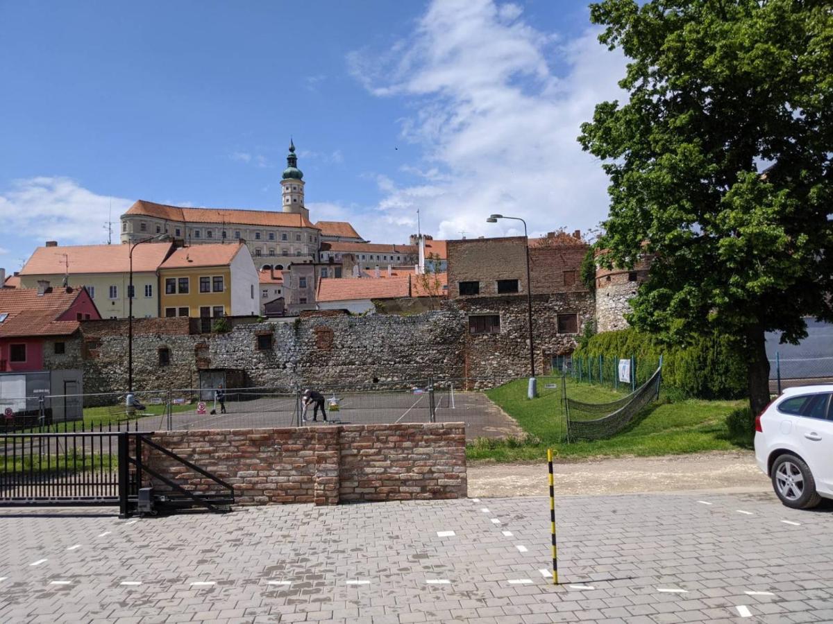 Rv Apartman Mikulov Bagian luar foto